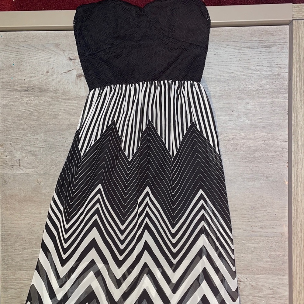Black/white maxi dress